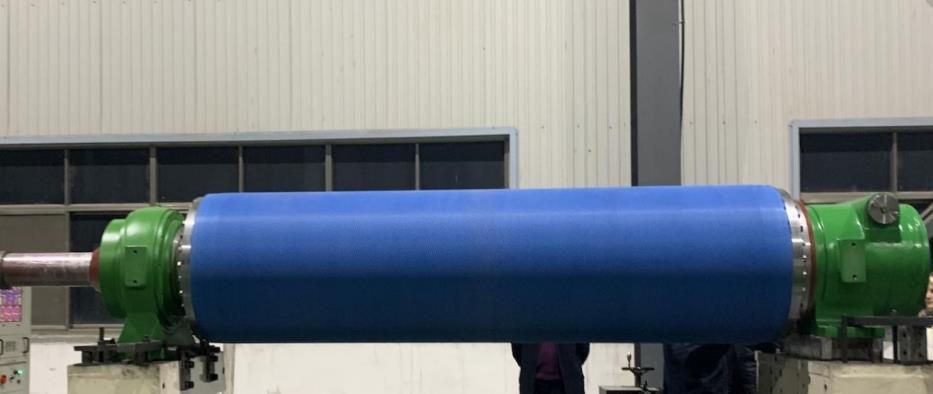 Das Saugwalzenteam der Daxing Company hat von ukrainischen Kunden großes Lob erhalten The suction roll team of Daxing Company has won high praise from Ukrainian customers