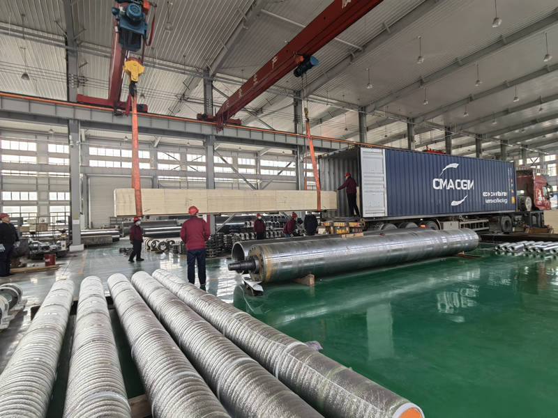 loading container .jpg