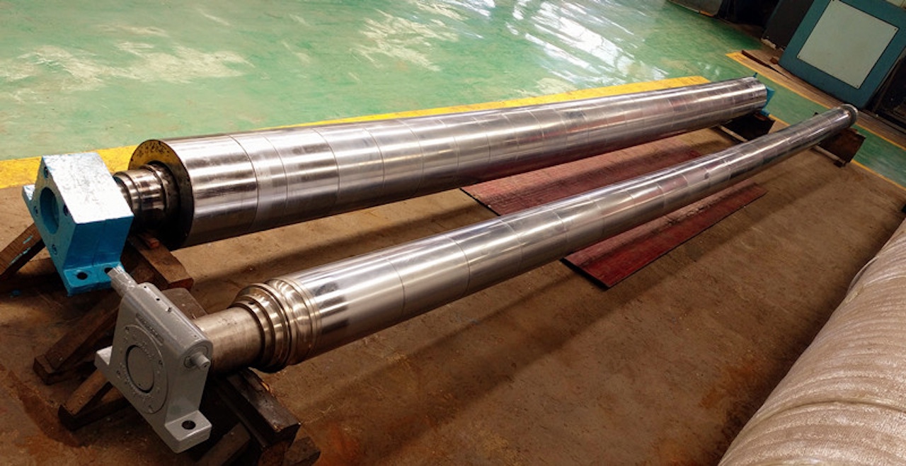 Type of Bow Roll:  Fixed bow height  Adjusted bow height  Bow roll with Chrome plated or not   Bow roll with Rubber sleeve  Bow roll with teflon  Range of Bow Roll:  Dia Range:105mm-420mm;  Max Length:10000mm  Max working speed: 2600m/min  Application:   1: Chromium plated bow roll is the most common and cost-effective type in the market, which improves the surface hardness and corrosion resistance of the roller through chromium plating.  2: Spraying tungsten carbide can increase the hardness of the roller 
